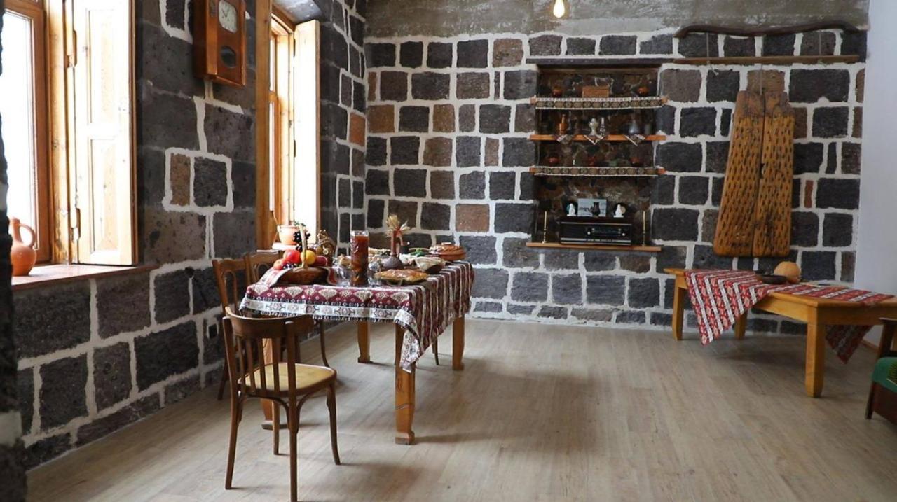 Guesthouse Emma Gyumri Bagian luar foto